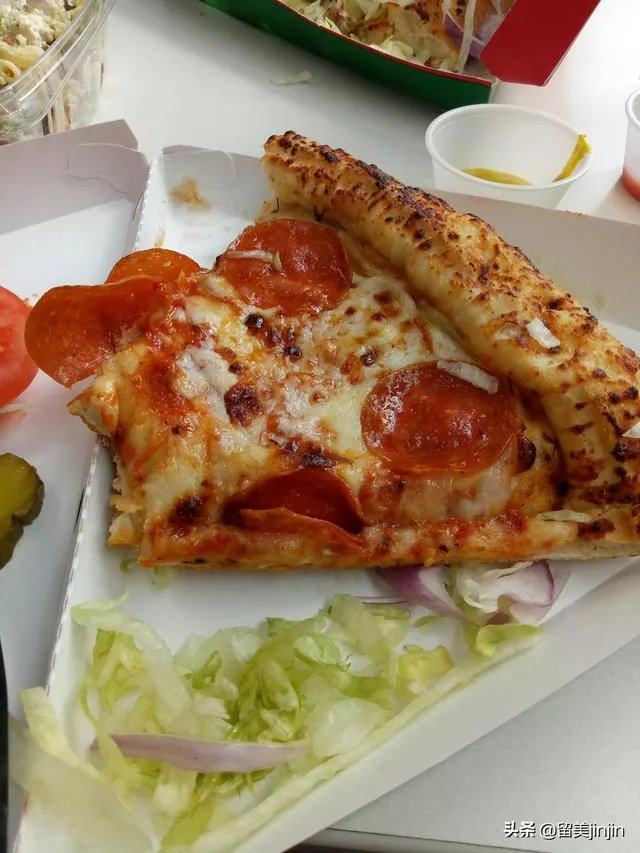 美剧中的外国人一顿饭只吃了个三明治就行了，他们饭量真的那么小吗？