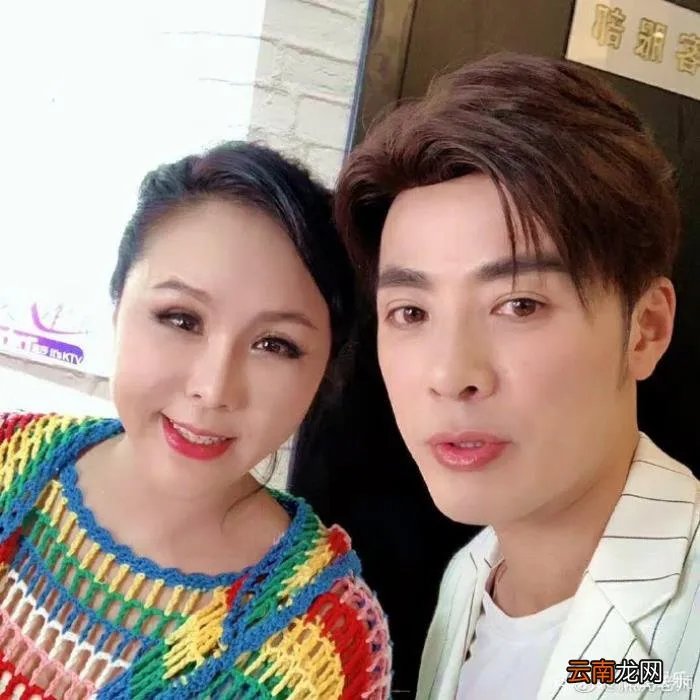 乌兰图雅靠央视走红 乌兰托娅照片