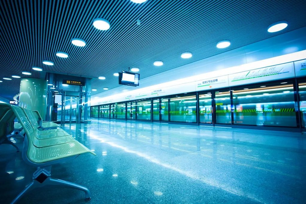 深圳地铁争议宣传漫画，你觉得什么样的漫画比较合适在地铁展出？