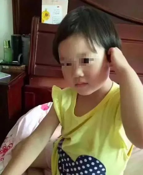 女童被埋施工路面：画面惨不忍睹难以置信（图）