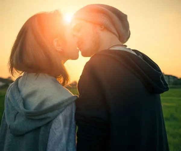 哪些动作会让男生激动想吻你 多看偶像剧帮助特别大