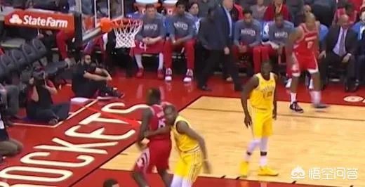 杜兰特偷袭卡佩拉，毫无巨星风范，网友怒喷欺软怕硬，对此你怎么看？