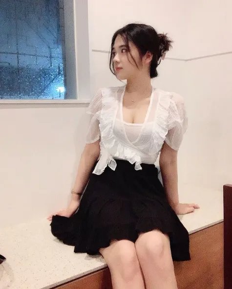 想被治疗！南韩清纯小护士YuJu：工作服下的白皙欧派！