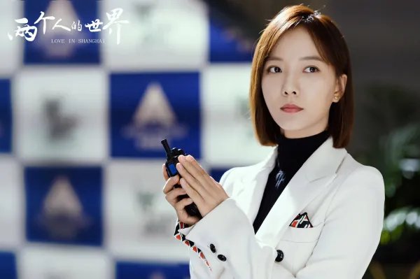 《两个人的世界》开播，这部剧是由哪些演员领衔主演的？