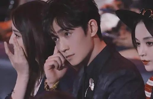 左边娜扎右边热巴什么情况:真相详情让人好不羡慕