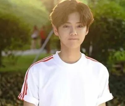 你是如何看待偶像歌手鹿晗的穿搭的？