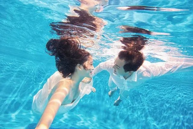 三亚水下婚纱摄影要怎么拍 水中婚纱照拍摄技巧