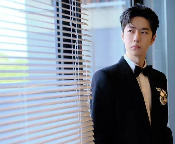 周冬雨王一博同台献唱，牵手对视变画中人！央视中秋舞台还有哪一对最好嗑？