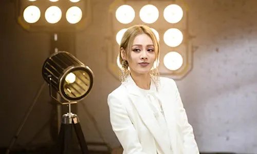 宁静自黑！如何看待宁静用和自己撞脸的杯子？