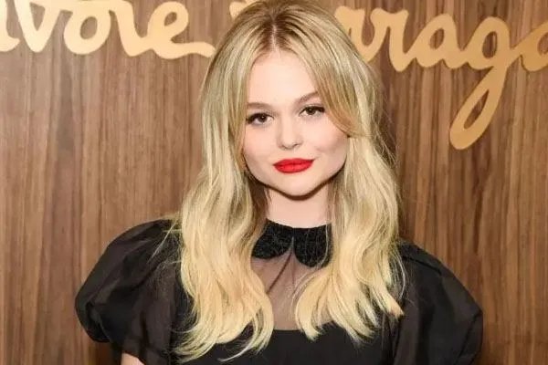 新版《绯闻女孩》发布定妆照，该部剧主要讲了什么故事？