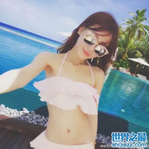 电竞女神赵梦玥夹腿门事件曝光，遭沈佳麒夹腿非礼 