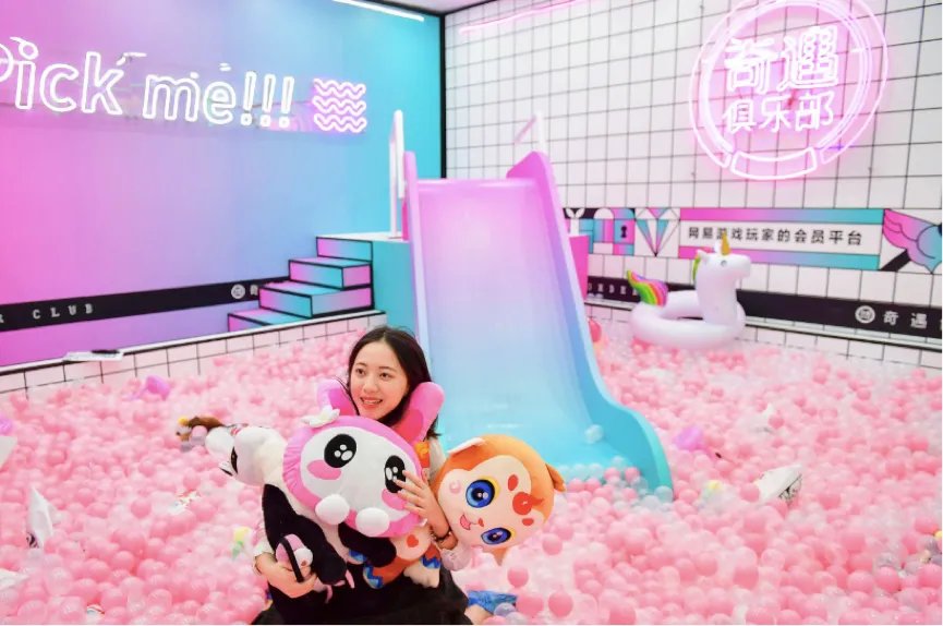 真情实感送福利!奇遇俱乐部CJ大型福利泳池受热捧