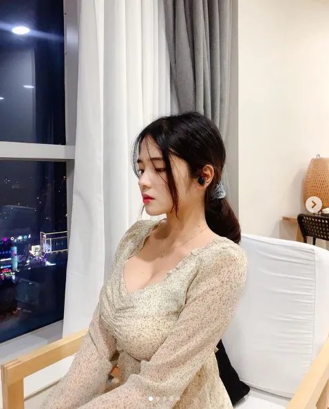 想被治疗！南韩清纯小护士YuJu：工作服下的白皙欧派！