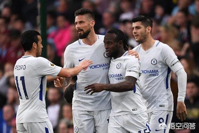 世界足坛有哪些著名的防守型前锋？