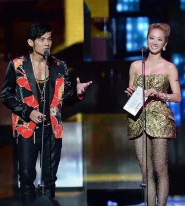 24届金曲奖直播全程回顾 萧敬腾林忆莲金曲奖称王封后