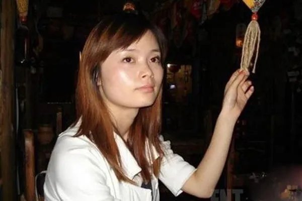 工行女郑璇事件 丢手机把自己名誉都给毁了