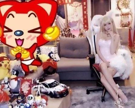 LOL腐团儿情人节回馈粉丝cos至臻阿狸，网友心动：这腿比真的都长，你怎么看？