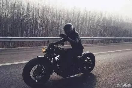 冯绍峰晒了个帅气的照片，结果摊上大事了！