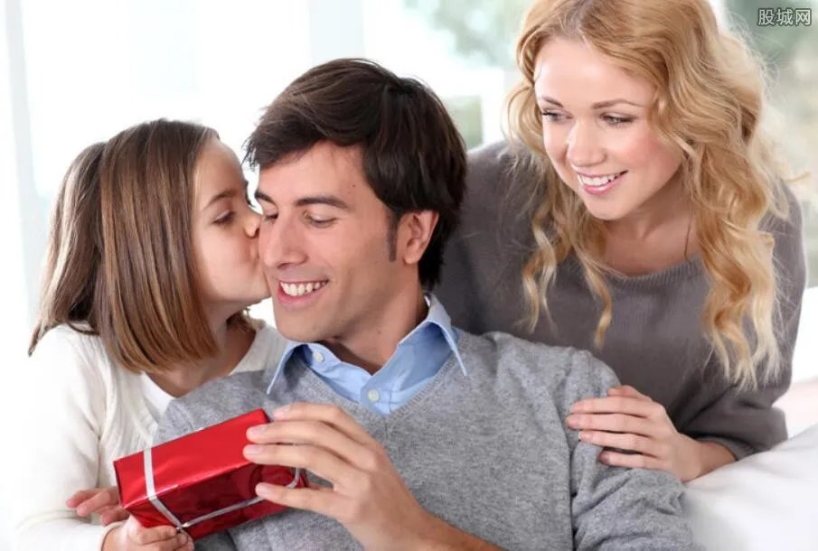 2021年父亲节是几月几日 一般都送什么礼物