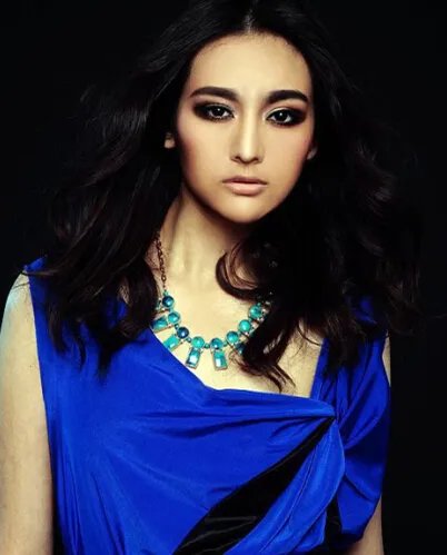 李晨前女友迪丽娜尔谈及分手 称：都是石头惹的祸