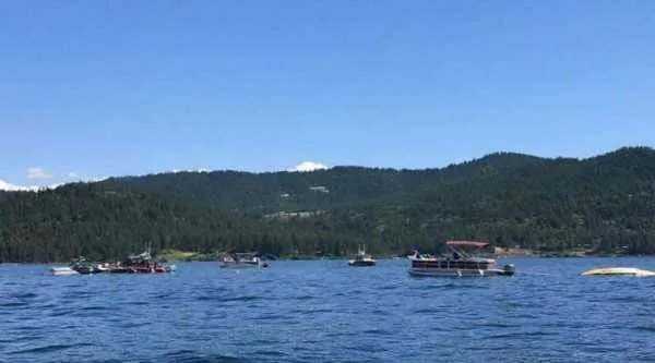 两架飞机在美国上空相撞后坠湖，潜水队称装备不足下潜深度，结果如何？