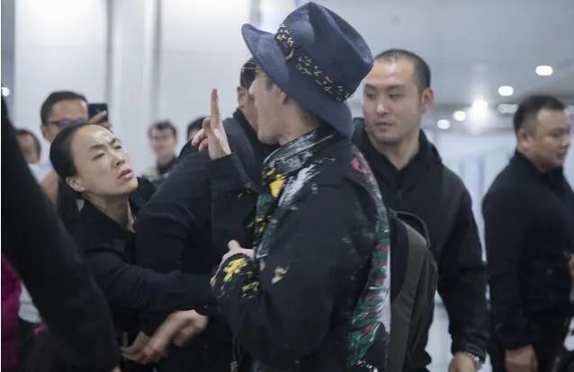 女粉丝如何攻击王力宏？