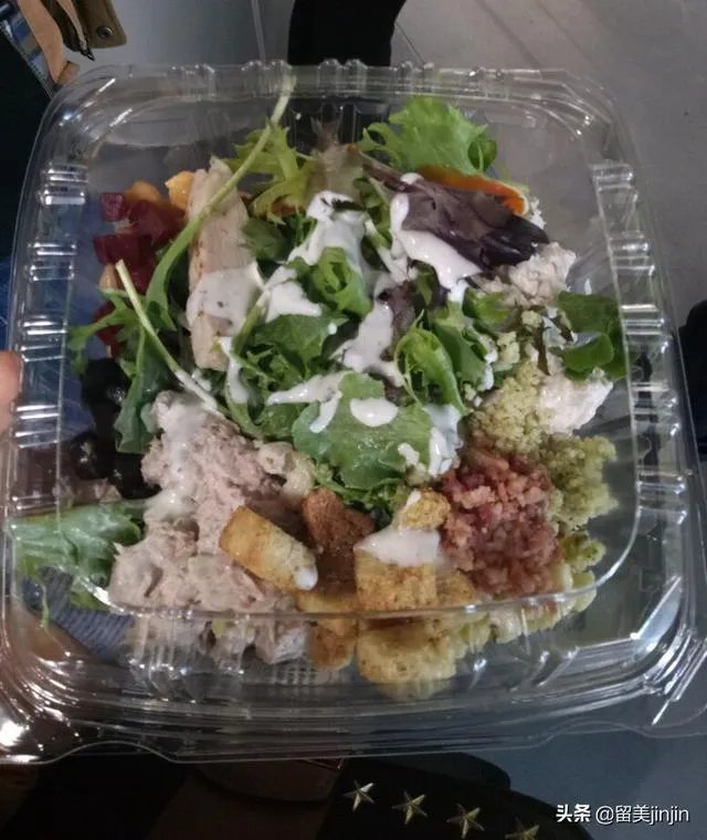 美剧中的外国人一顿饭只吃了个三明治就行了，他们饭量真的那么小吗？