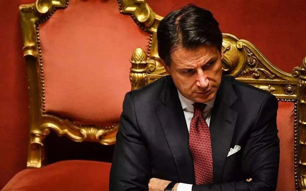 意大利总统接受总理孔特的辞职申请，孔特为何要辞职？