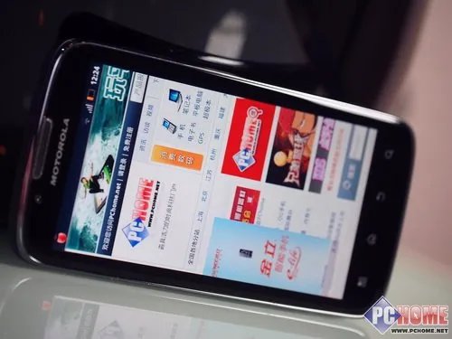 屏幕正宗 摩托罗拉Atrix 2上手玩