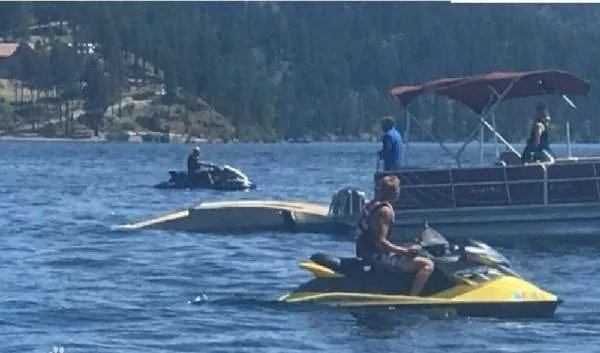 两架飞机在美国上空相撞后坠湖，潜水队称装备不足下潜深度，结果如何？