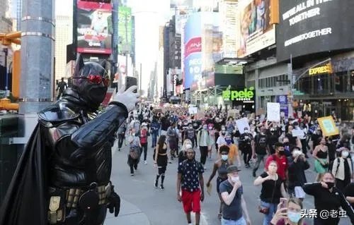 为什么白宫修正抗疫计划。要求民众“忍受”新冠病毒？