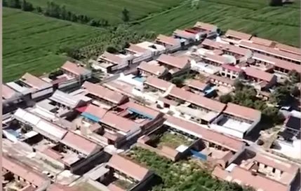 花百万建水上乐园村书记回应质疑，你觉得正常吗？