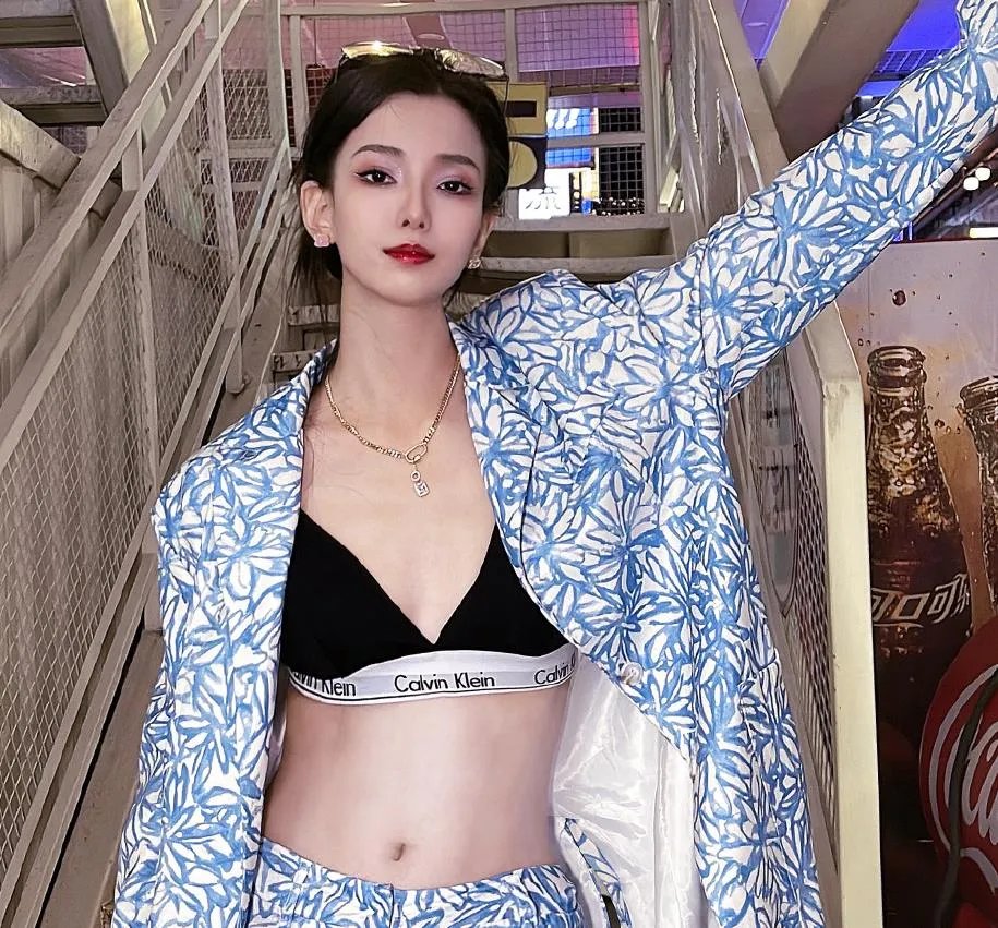 陈令韬前女朋友照片，曾曝光陈令韬和孟美岐聊天记录