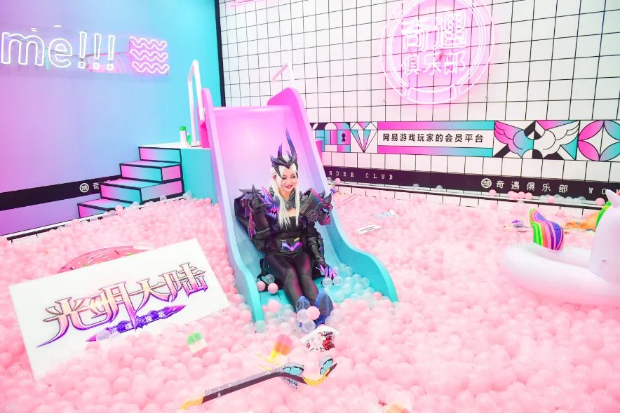 真情实感送福利!奇遇俱乐部CJ大型福利泳池受热捧