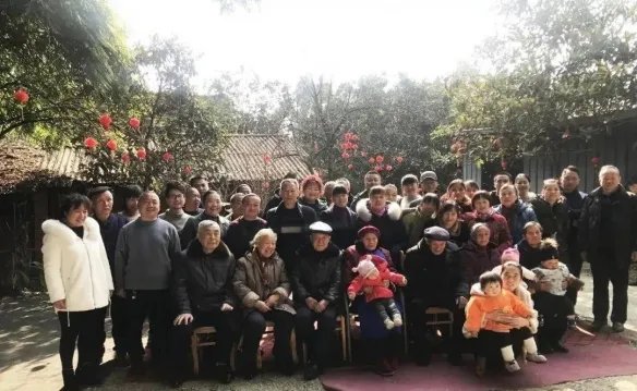 成都最牛“00后”老人迎121岁生日：现已是六世同堂！