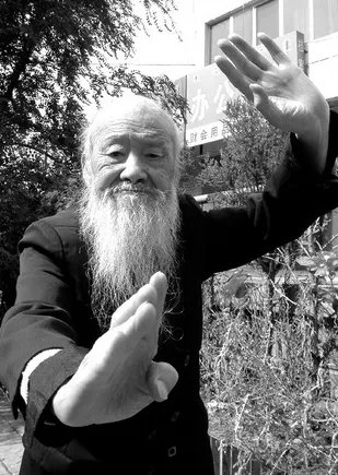 江西一百岁老人有210个子孙是真的吗?