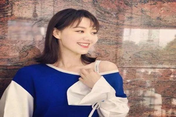 原央视主持人王冠近况如何？怎么离开后就没了音讯？