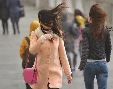 新疆强风学生上课路上被吹走，大风肆虐的后果是什么？