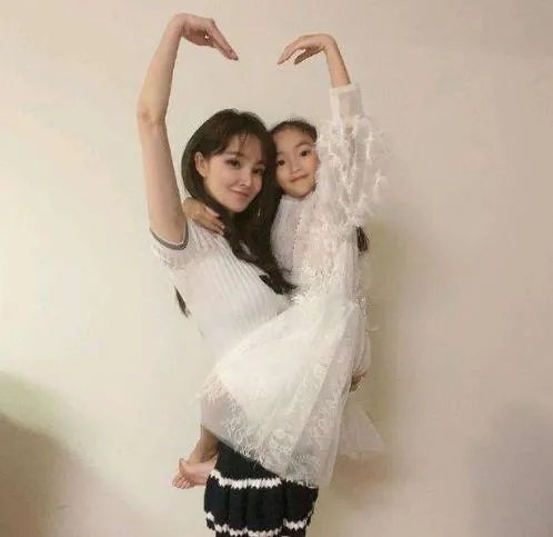 刘雨欣为什么改名叫刘玥霏 她和前夫李濛为什么离婚