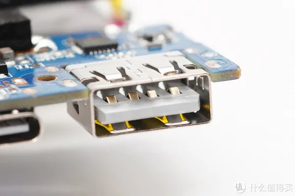 紫米移动电源拆解