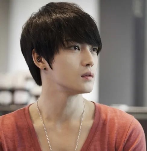 金在中快乐大本营  最新一期谈朴有天金在中称：给跪！