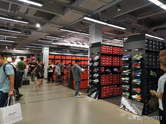 北京哪里买正品进口运动鞋最便宜？