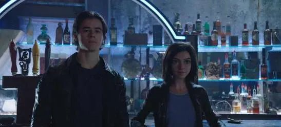 《阿丽塔：战斗天使》是根据什么漫画改编的？什么时候上映