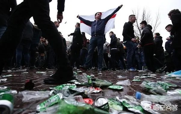 英格兰球迷在荷兰闹事25人被捕，敢去俄罗斯闹吗？