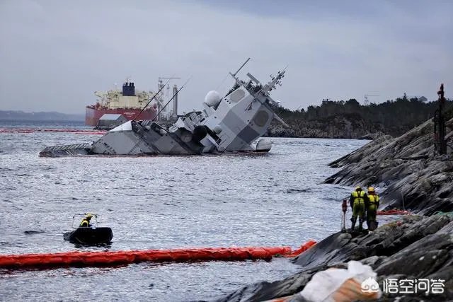 挪威护卫舰被撞沉和俄罗斯航母被砸出大洞相比谁更尴尬？对此你怎么看？