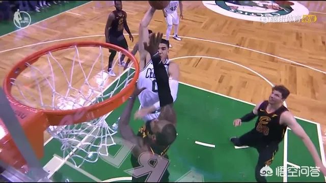 东决抢七大战中塔图姆隔扣詹姆斯之后顶撞了一下詹姆斯，为何双方并没有起冲突？