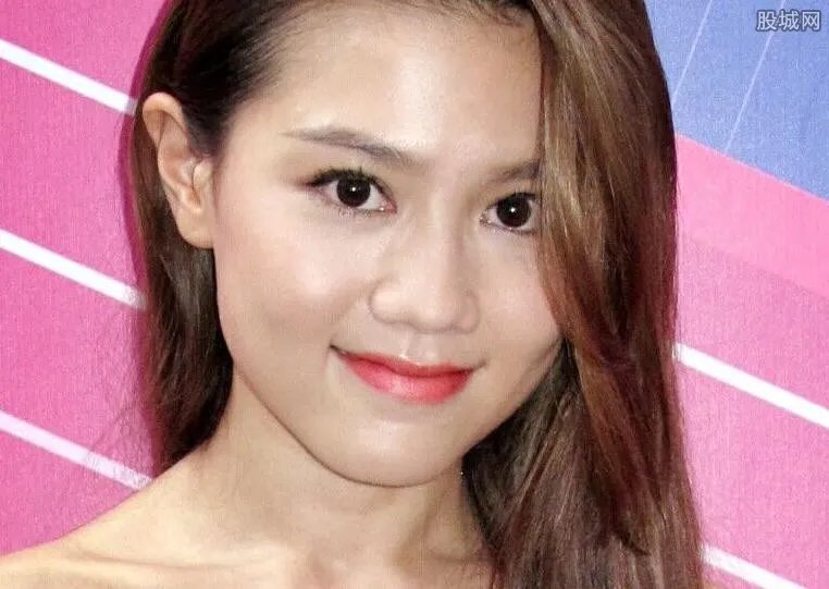 周秀娜32d胸围缩水 32D豪乳去哪里了？