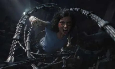 《阿丽塔：战斗天使》是根据什么漫画改编的？什么时候上映