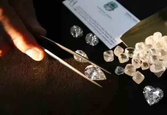 如何挑选钻石？