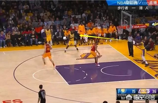 詹姆斯扣篮被犯规，为什么解说员说步行者队不解风情，当时情况如何？你怎么看？